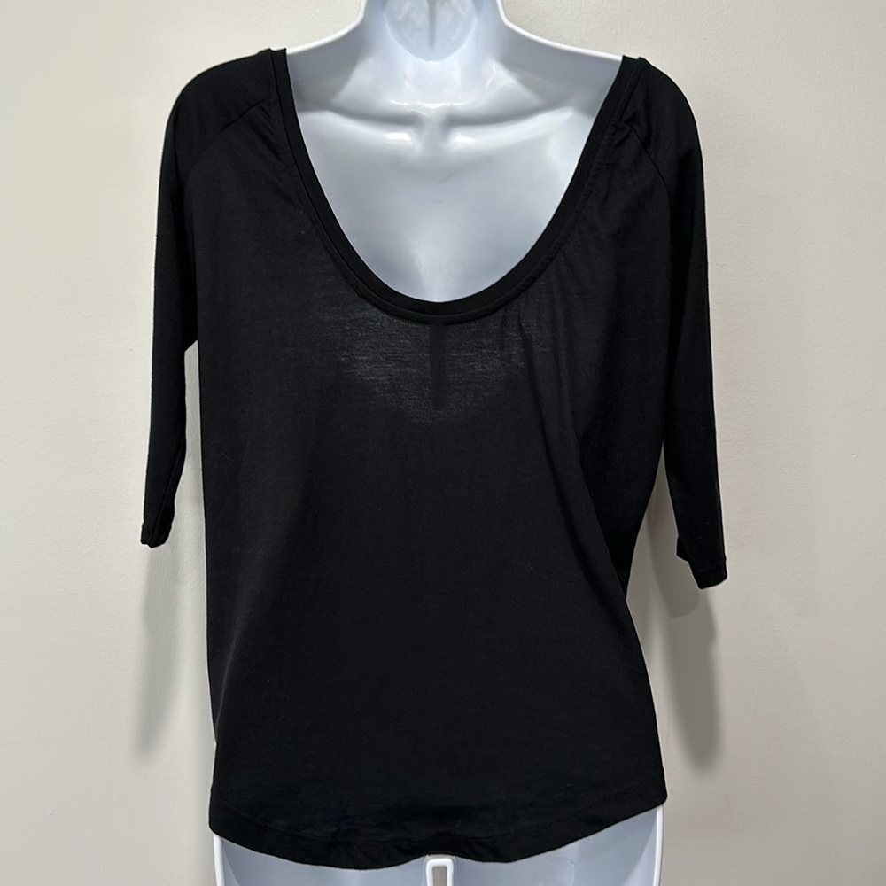 Fabletics scoop neck shirt - Picture 3 of 3